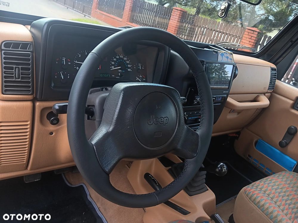 Jeep Wrangler - 11