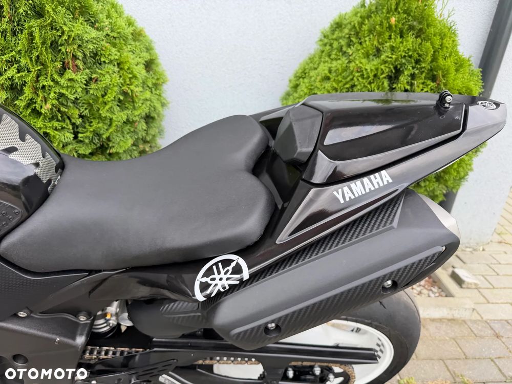 Yamaha R1 - 40