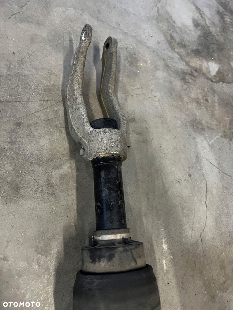 AMORTYZATOR PNEUMATYCZNY PRZÓD LEWY RANGE ROVER VELAR L560 2.0D - 2