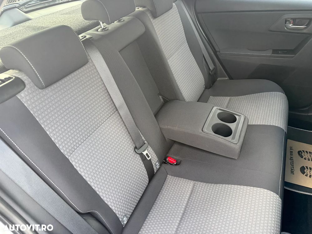 Toyota Auris 1.8 VVT-i Automatik Team Deutschland - 6