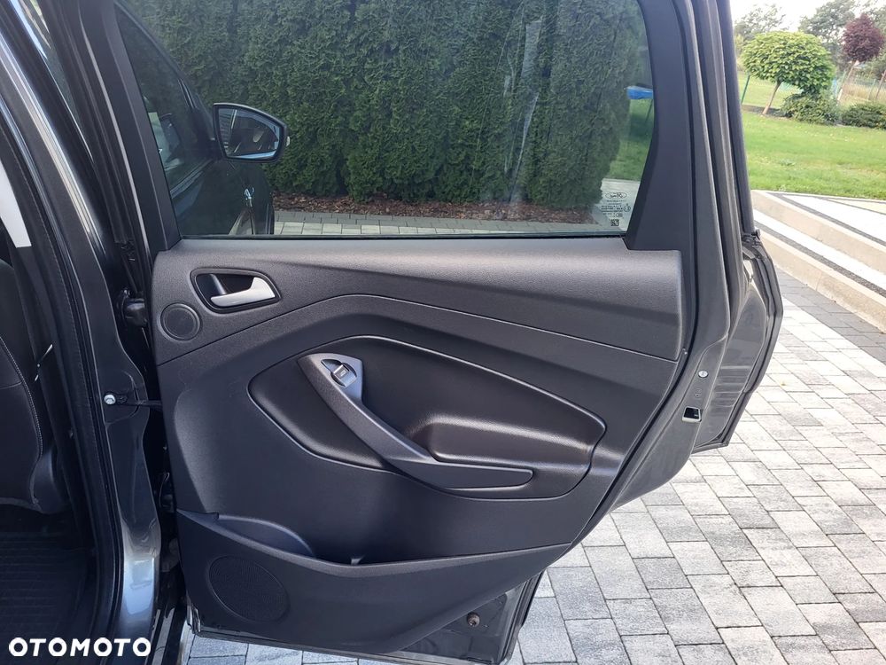 Ford Kuga 2.0 TDCi 2x4 Titanium - 17