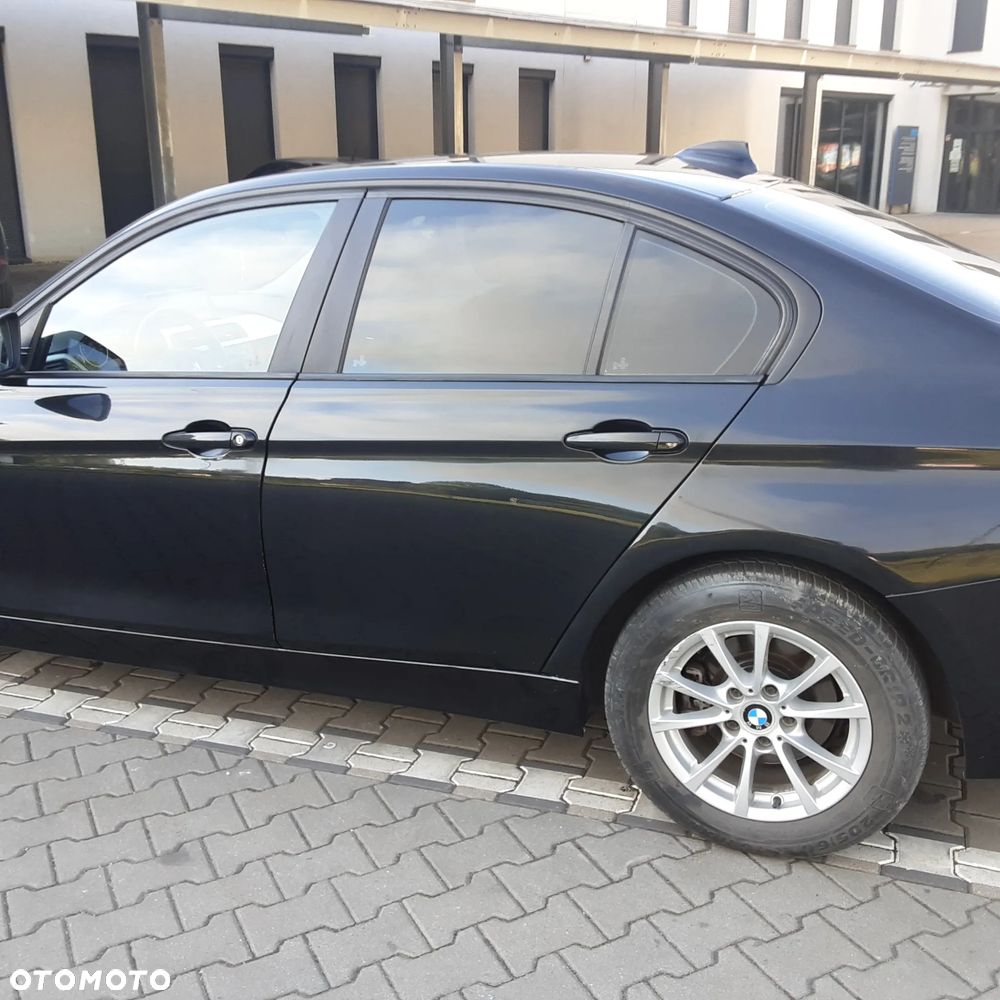 BMW Seria 3 316i - 10