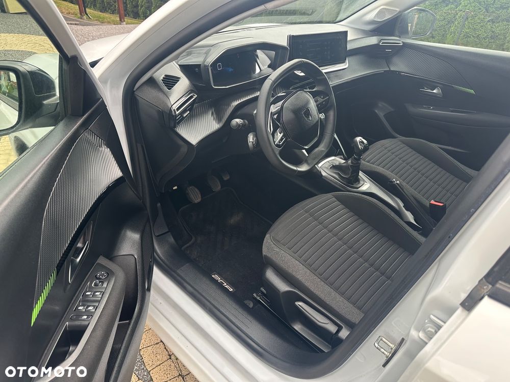 Peugeot 208 PureTech 100 Allure - 12