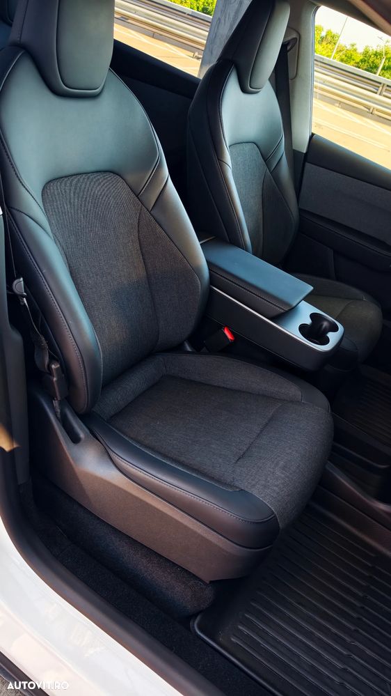 Tesla Model Y RWD Standard - 8