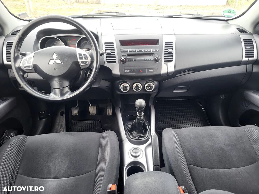 Mitsubishi Outlander - 6