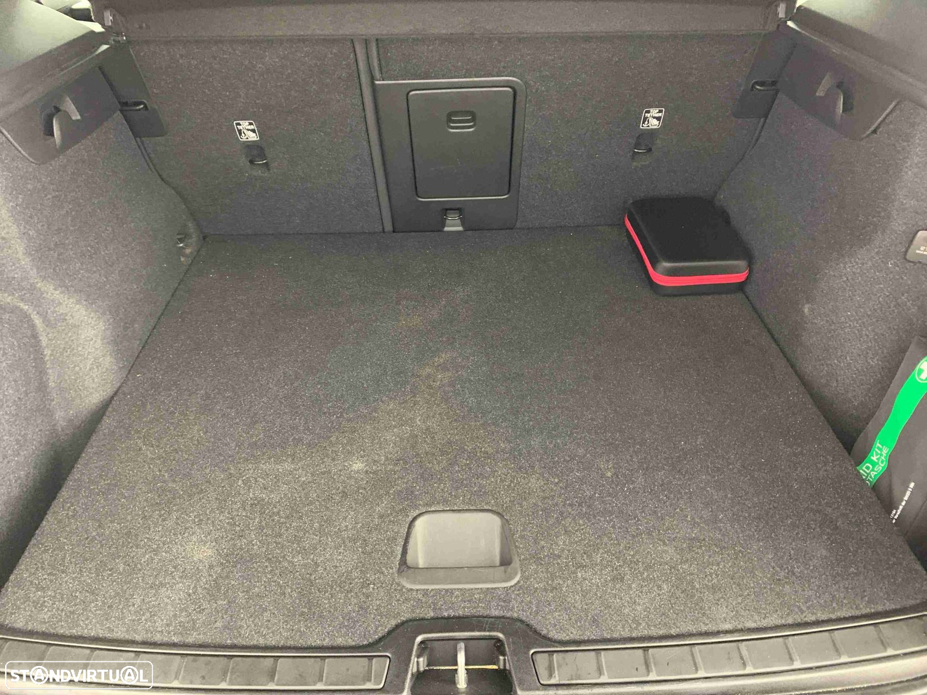Volvo XC 40 2.0 B4 Momentum Plus - 14