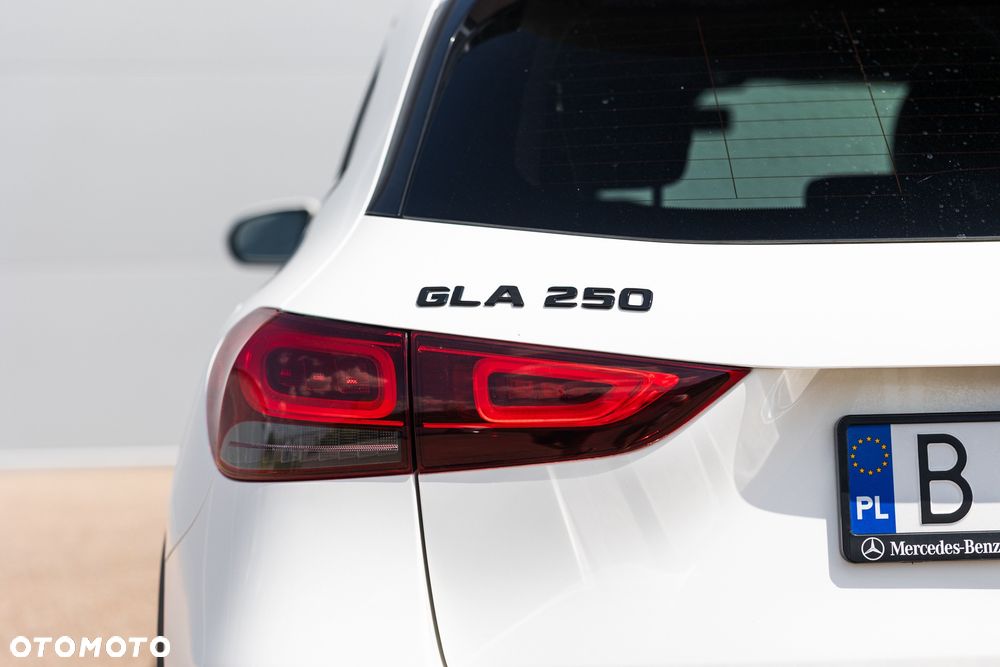 Mercedes-Benz GLA 250 8G-DCT Progressive - 12