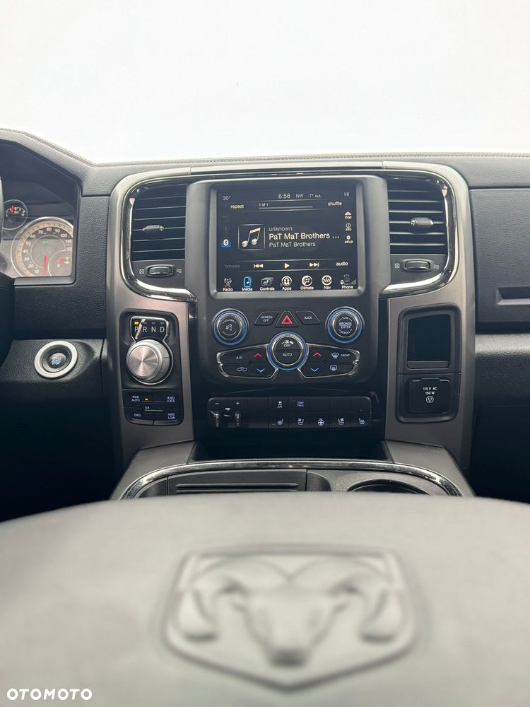 RAM 1500 Crew Cab Sport - 12