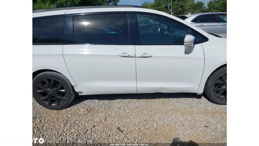Chrysler Pacifica - 9