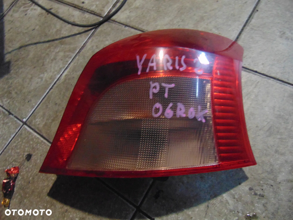 Lampy tył toyota yaris 2 cena sztuka