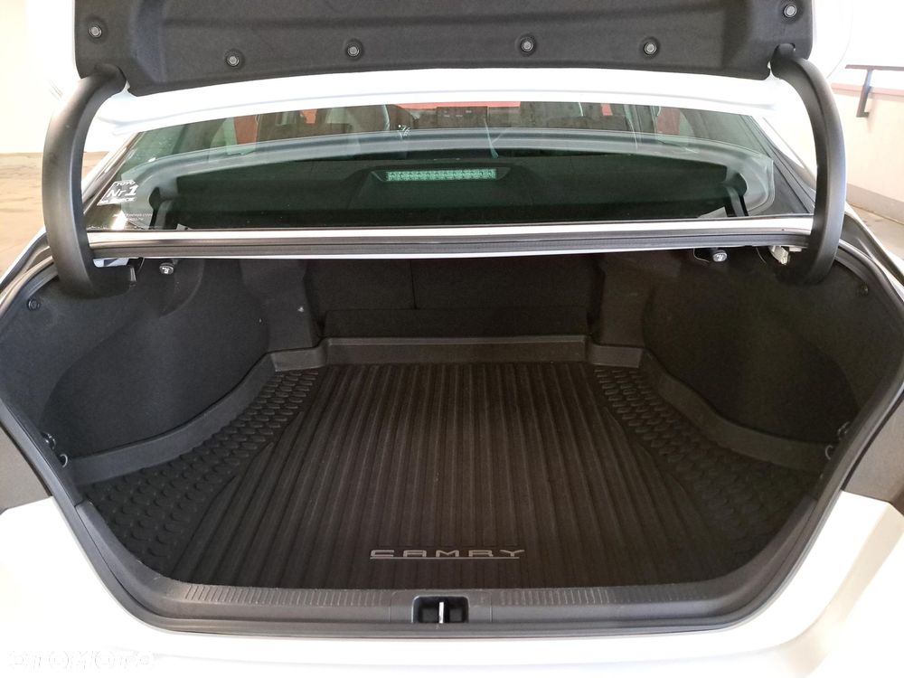 Toyota Camry 2.5 Hybrid Executive CVT - 9