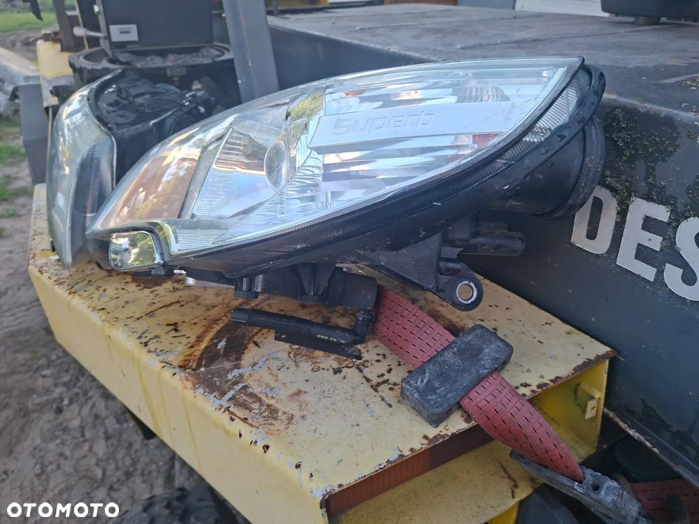 Lampa xenon skretna  Prawa lub lewa Skoda superb 2 poznan - 2