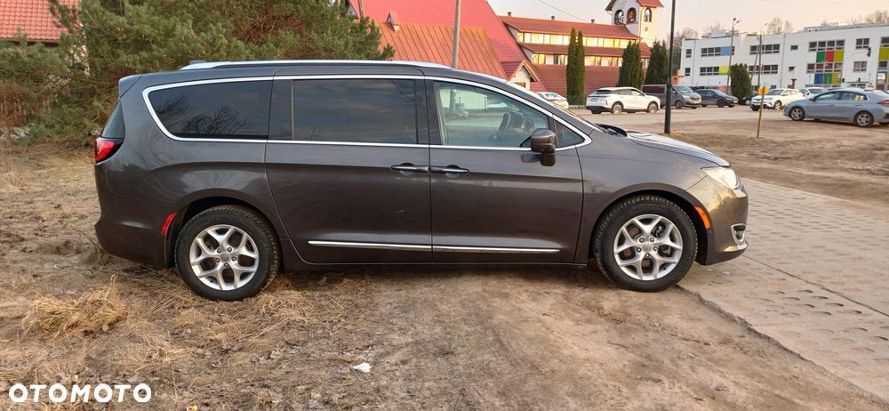 Chrysler Pacifica - 6