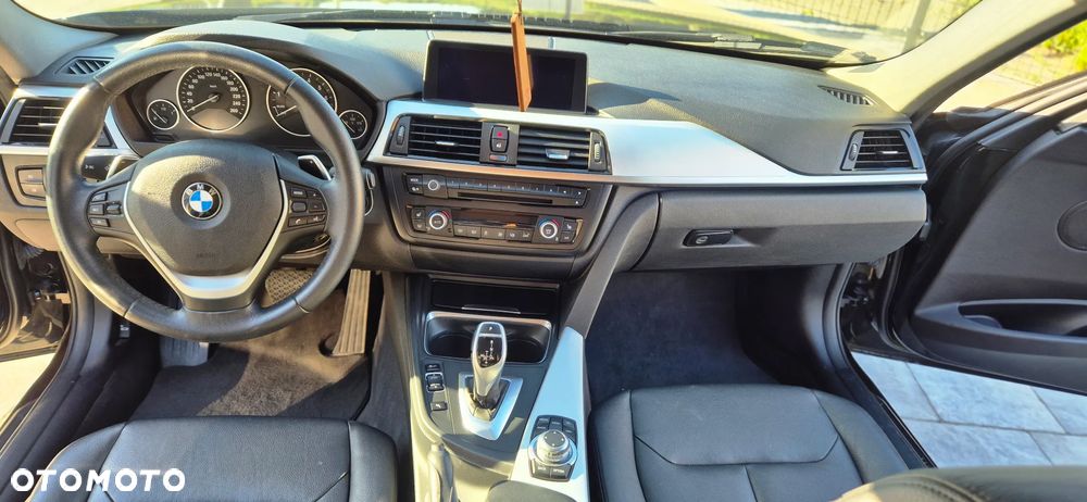 BMW Seria 3 320i xDrive Modern Line - 11