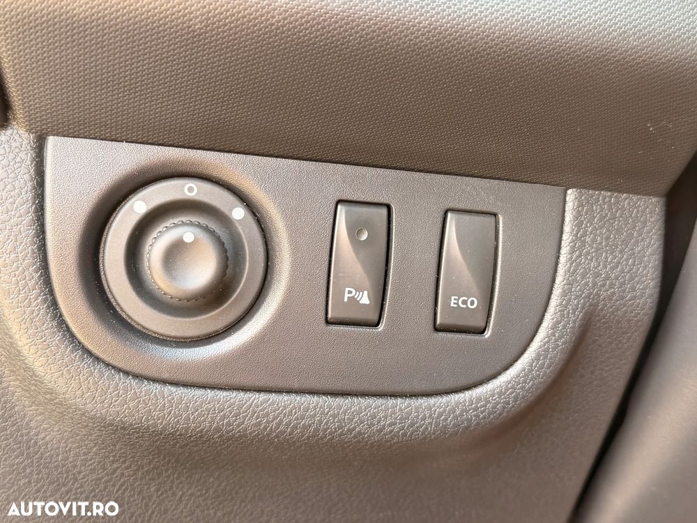 Dacia Lodgy dCi 90 Essential - 17
