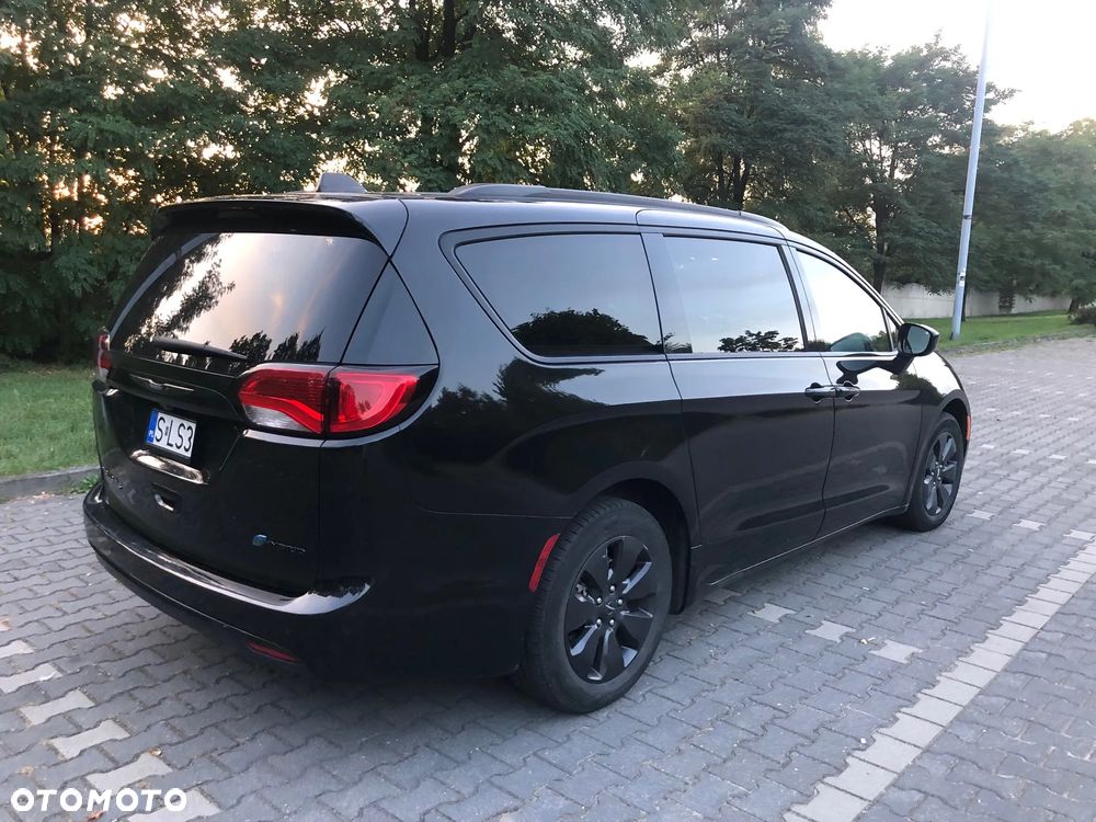 Chrysler Pacifica - 2