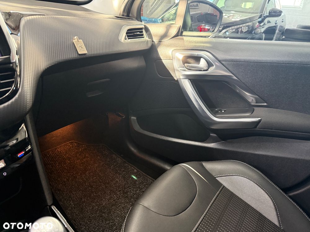Peugeot 2008 1.6 BlueHDi Allure - 27