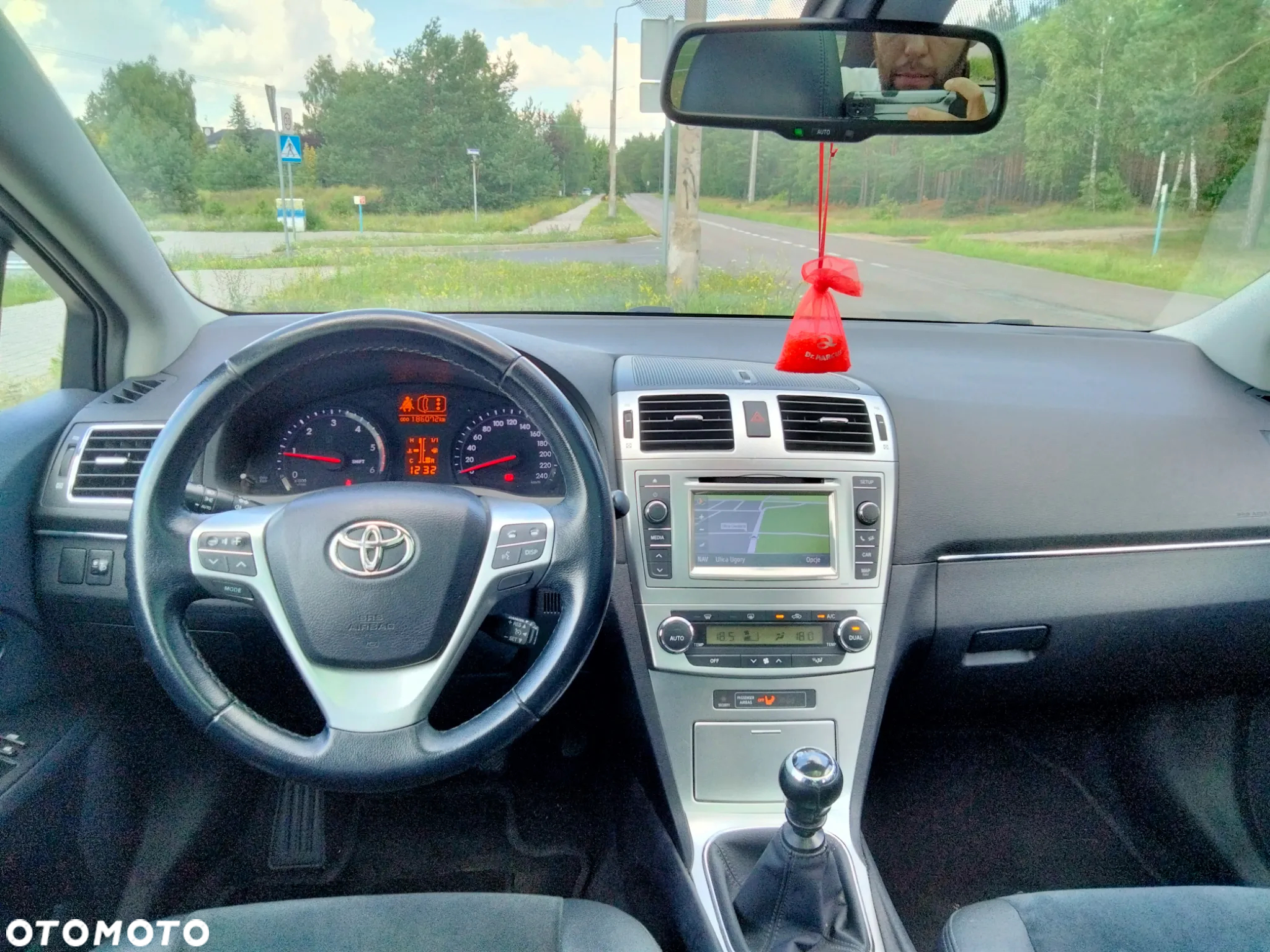 Toyota Avensis 2.0 D-4D Premium - 16