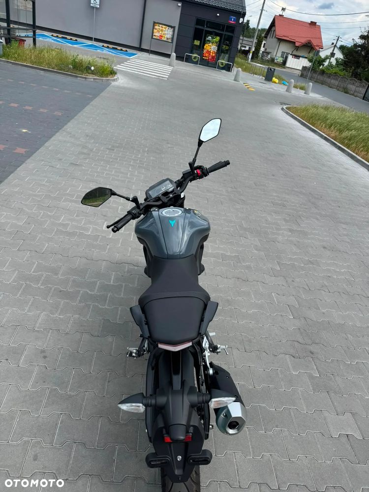 Yamaha MT - 8