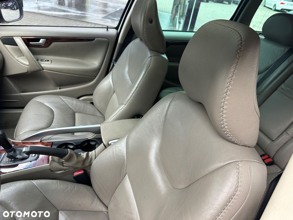 Volvo XC 70 AWD Momentum - 16