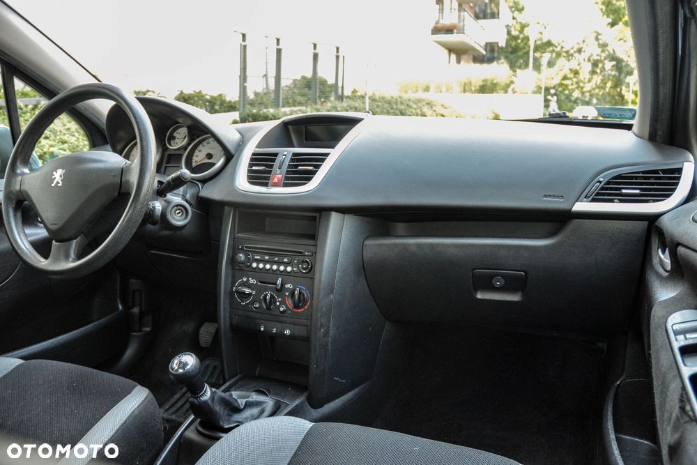 Peugeot 207 - 10