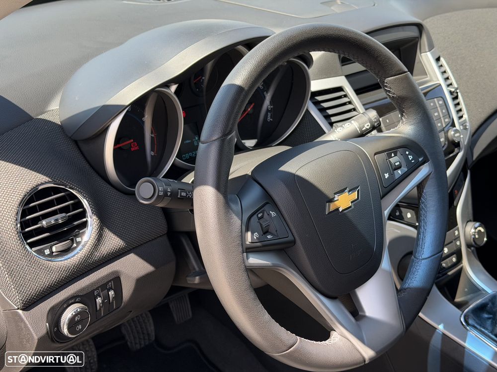 Chevrolet Cruze 1.6 LT - 23