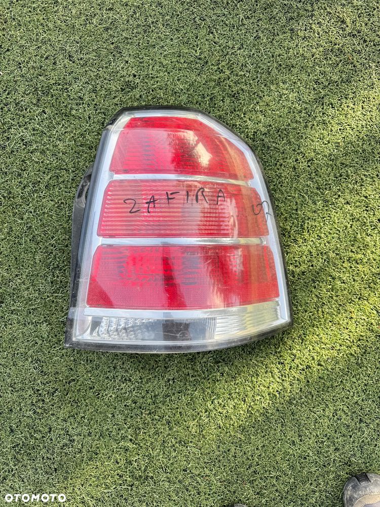 OPEL Zafira B Lampa prawa tył tylna 13252448 - 1