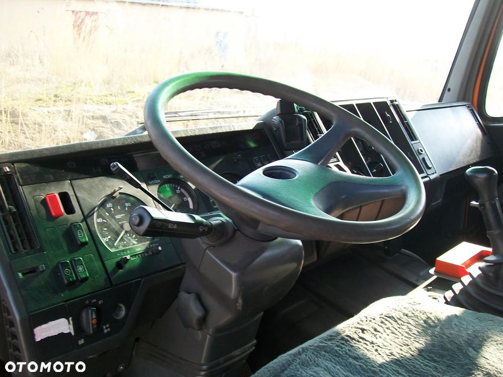 Mercedes-Benz 1824 - 12