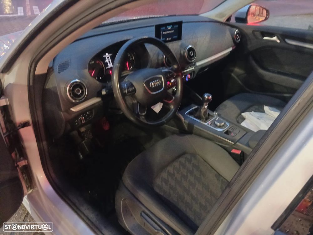 Audi A3 Sportback 1.6 TDI Attraction - 12