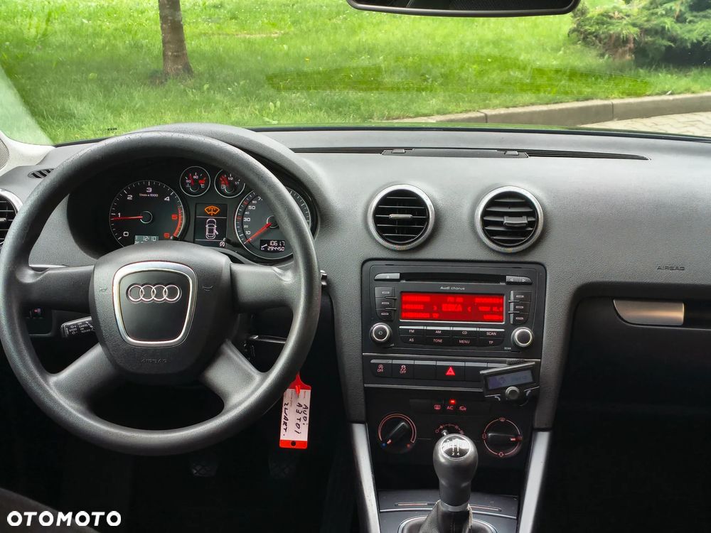 Audi A3 Sportback 1.6 TDI DPF Ambiente - 18