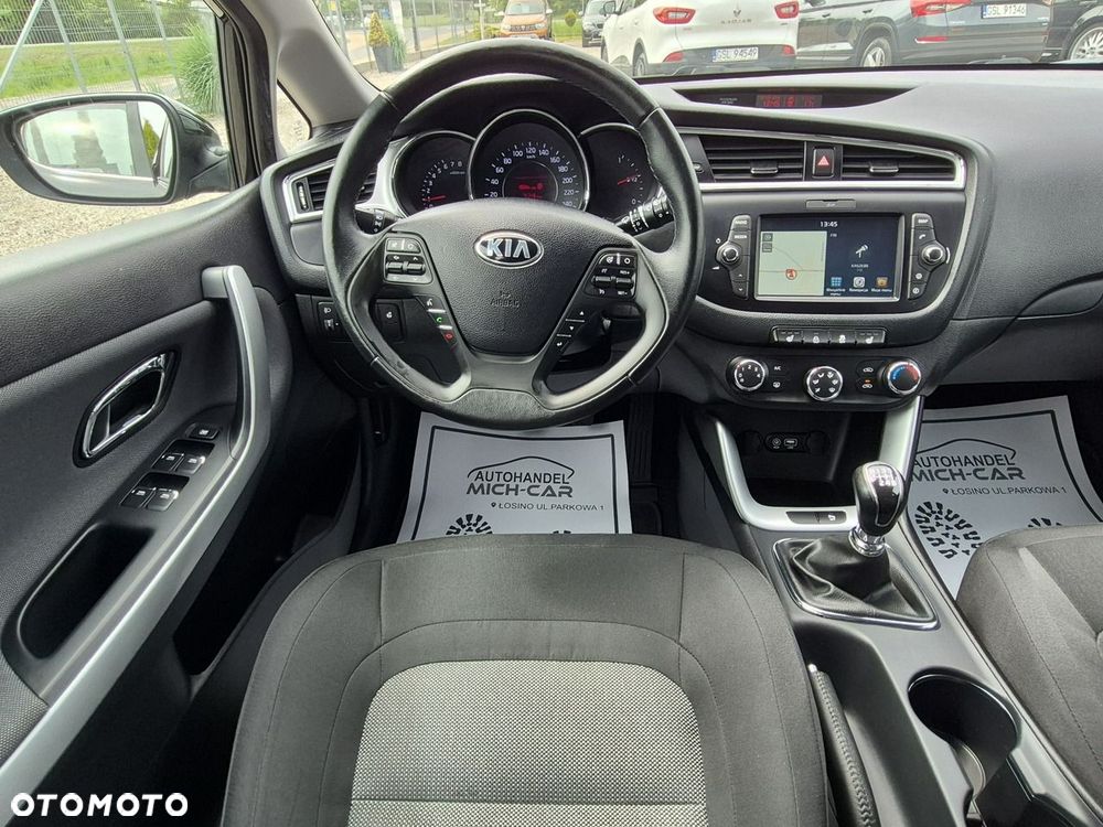 Kia Ceed - 32