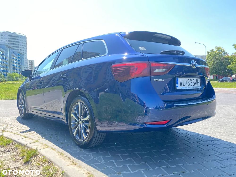 Toyota Avensis 2.0 D-4D Premium - 4