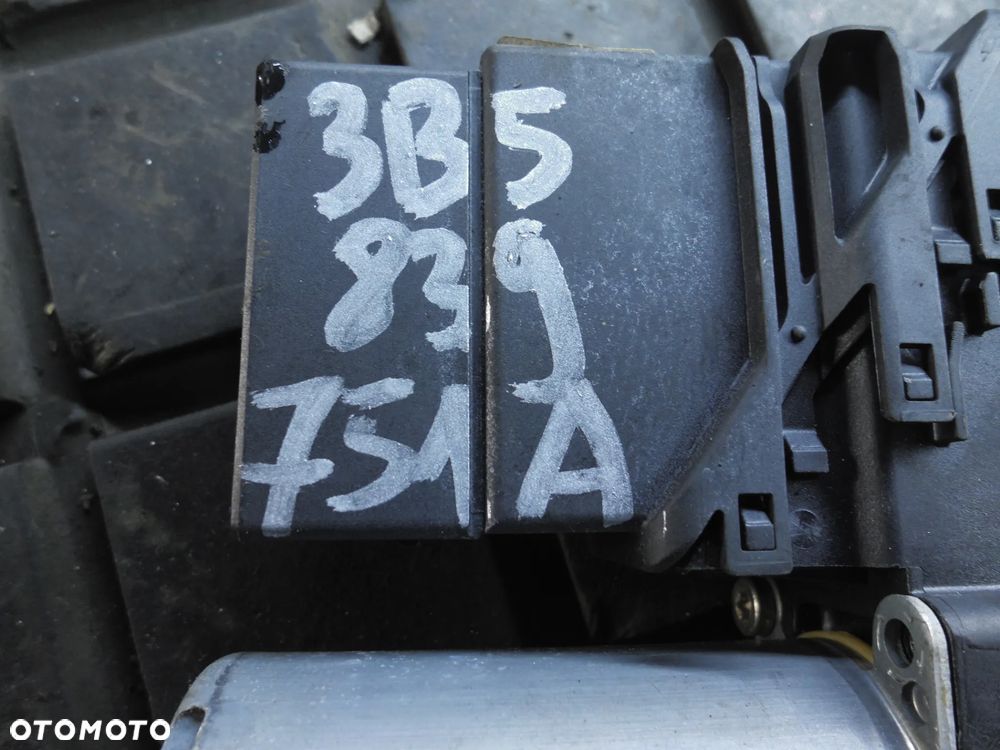 VW PASSAT B5 SEDAN SILNICZEK SZYBY LEWY TYŁ 3B5839751A POSIADAM 2 SZTUKI - 4