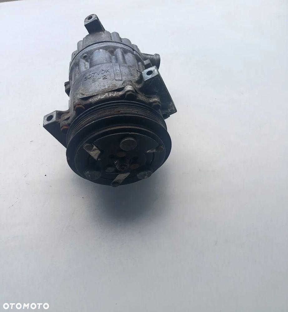 SPRĘŻARKA KLIMATYZACJI 13217307 - OPEL VECTRA C - 3