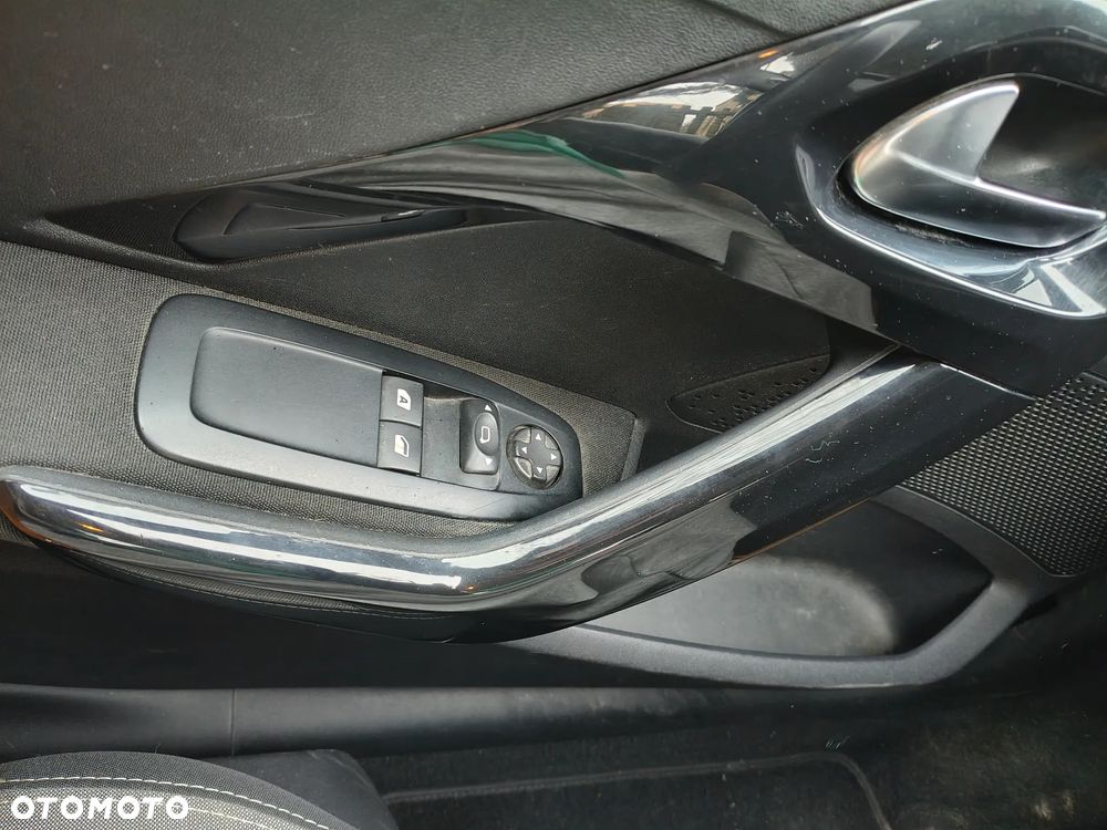 Peugeot 208 1.6 BlueHDi Active S&S - 9