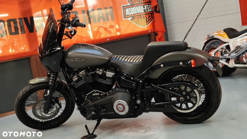 Harley-Davidson Softail Street Bob - 10