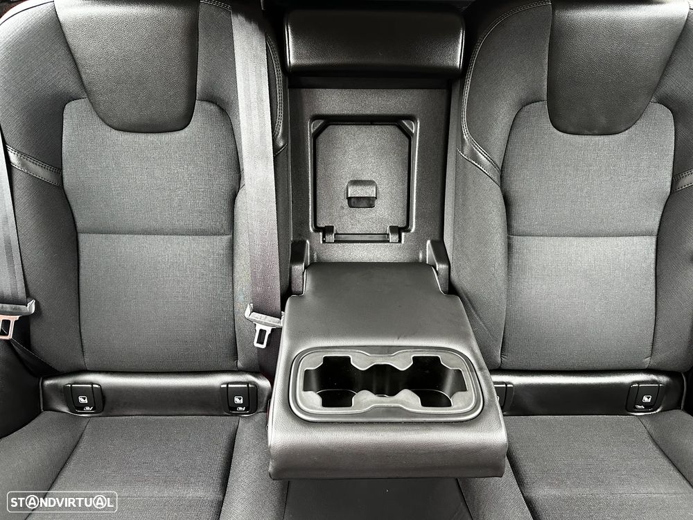 Volvo XC 60 2.0 D3 Momentum Plus - 44