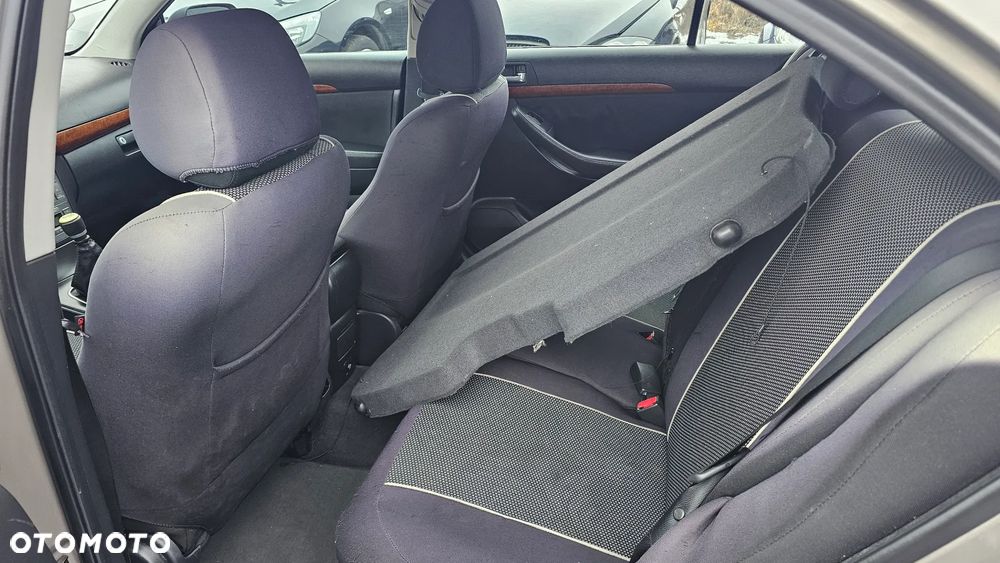 Toyota Avensis 2.0 D-4D 2010 - 15