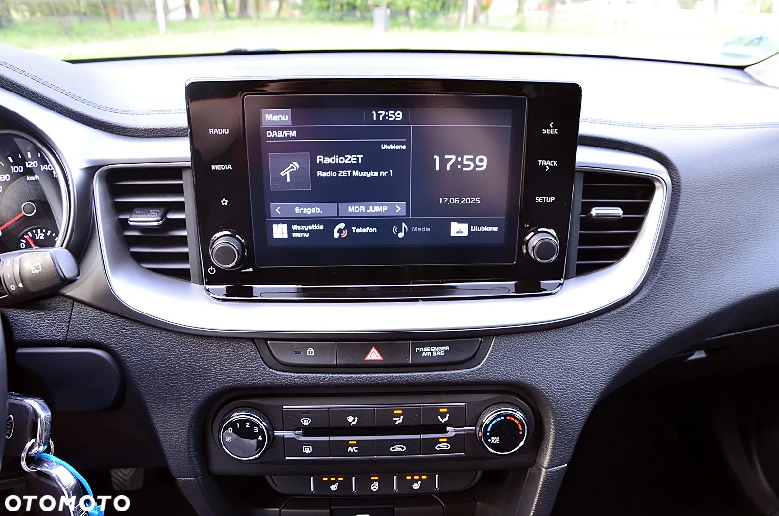 Kia Ceed - 22
