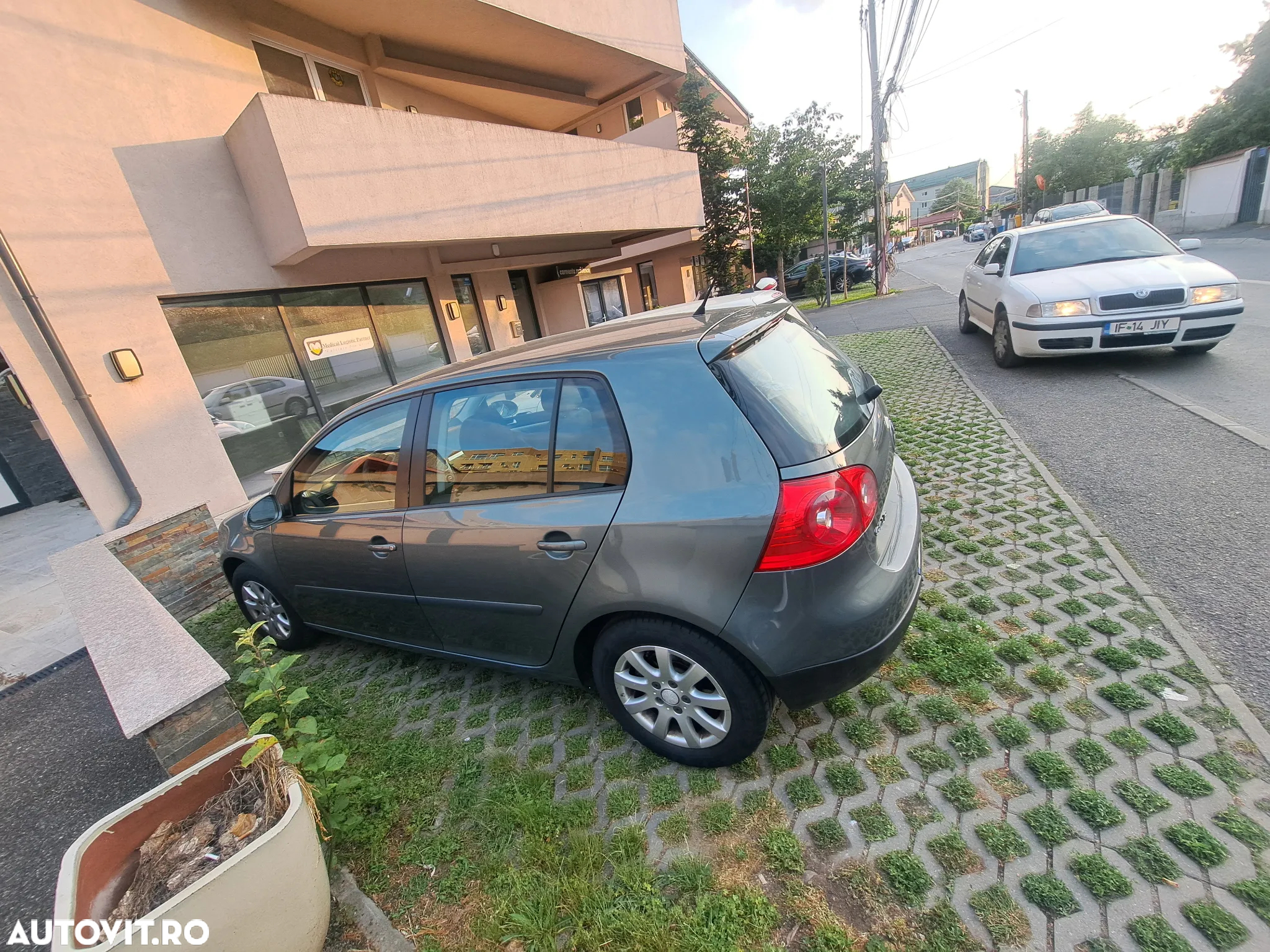 Volkswagen Golf - 2