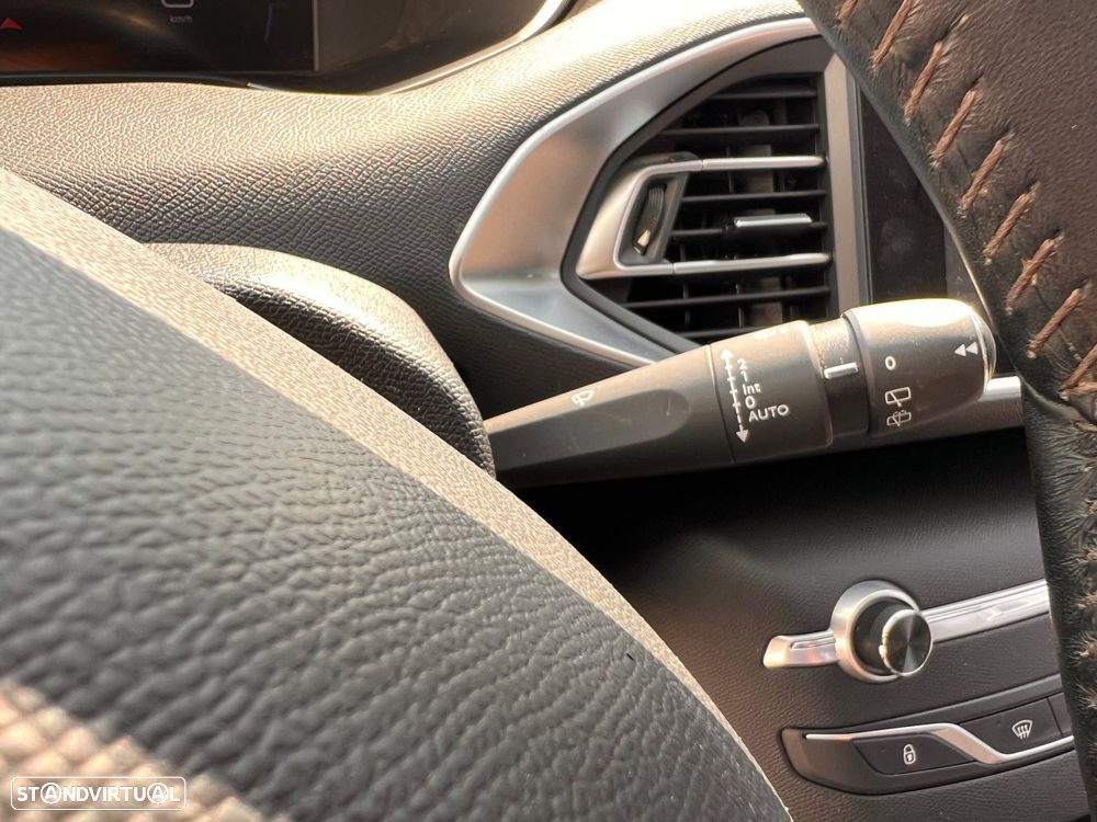 Peugeot 308 1.2 PureTech Allure - 40