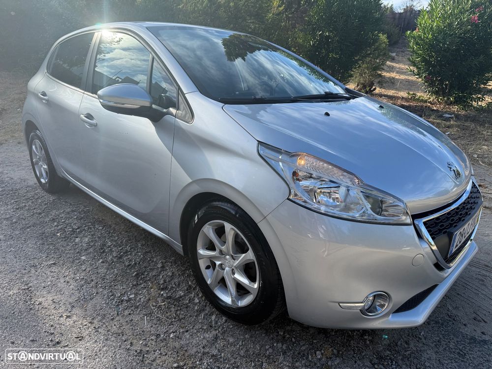 Peugeot 208 1.4 HDi Allure - 1