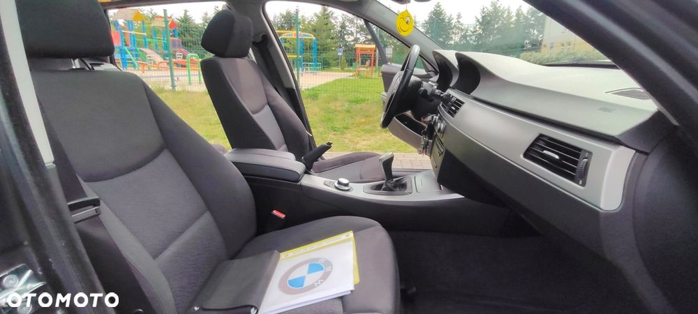 BMW Seria 3 318d - 24