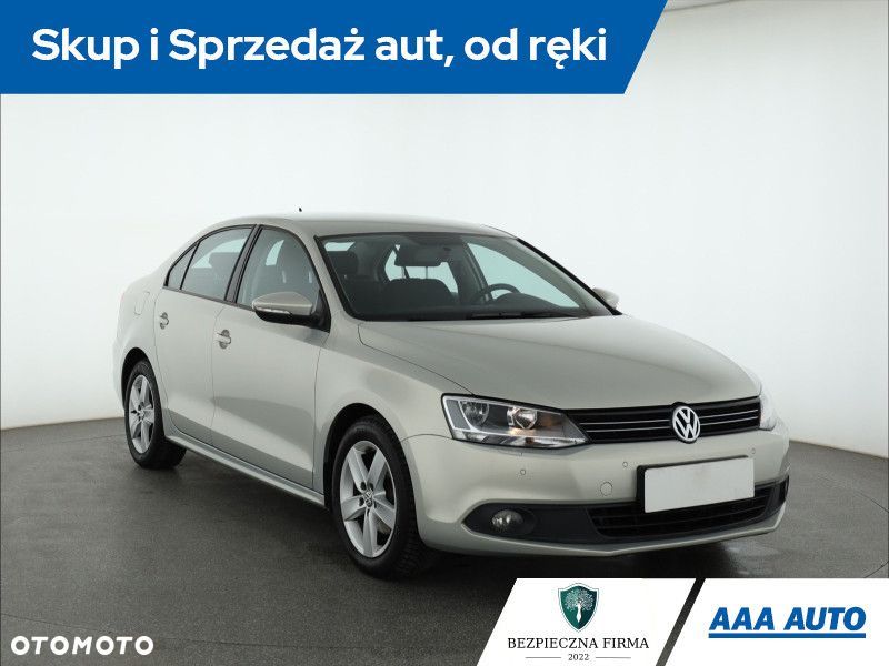 Volkswagen Jetta - 2