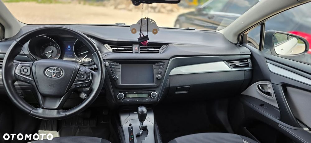 Toyota Avensis 2.0 Premium MS - 18