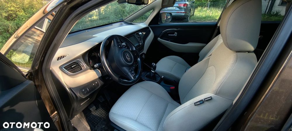 Kia Carens 1.6 GDI L - 6