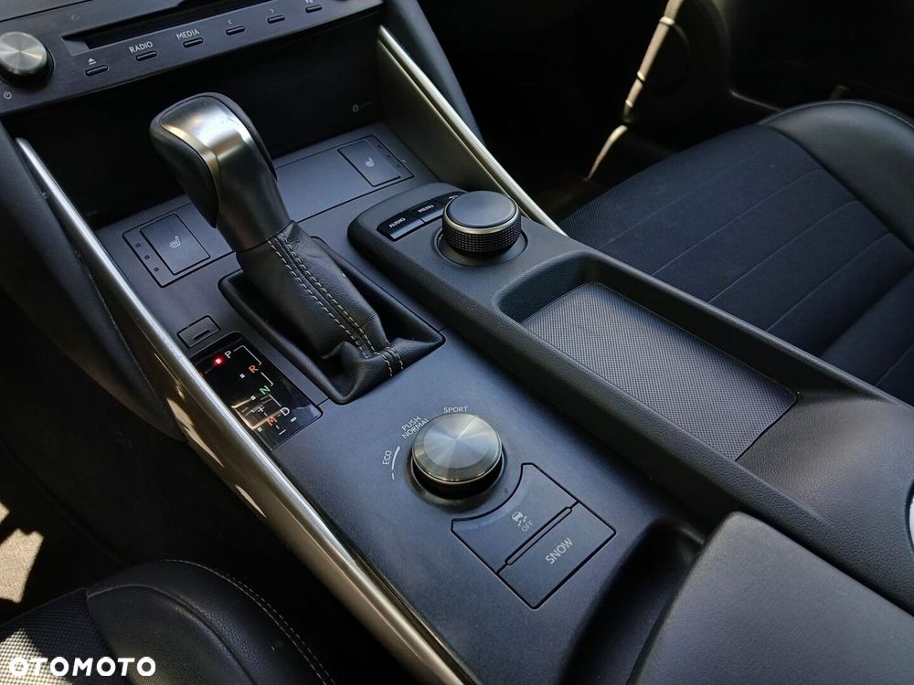 Lexus IS 200t Elegance - 21
