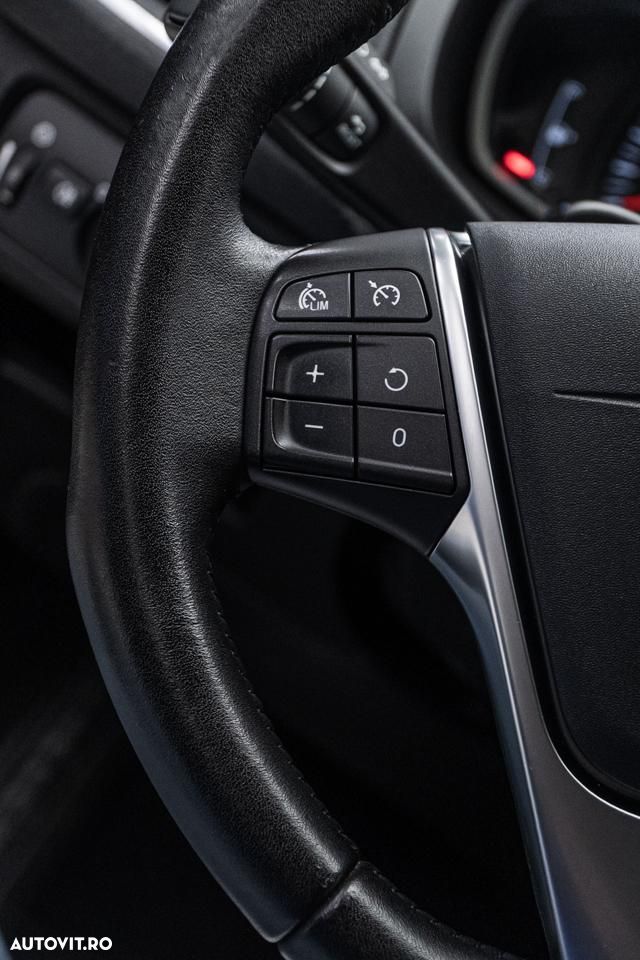 Volvo V40 D3 Geartronic Momentum - 17