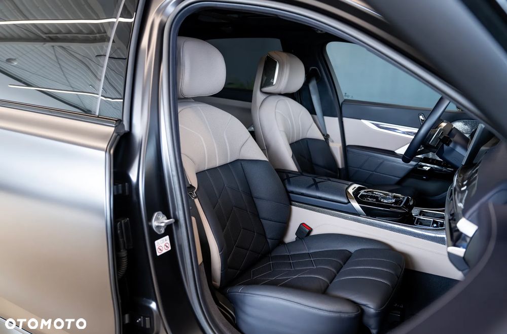 BMW Seria 7 740d xDrive sport - 27