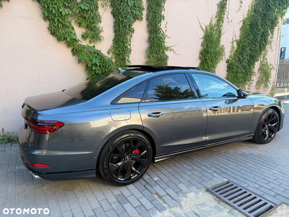 Audi S8 - 2